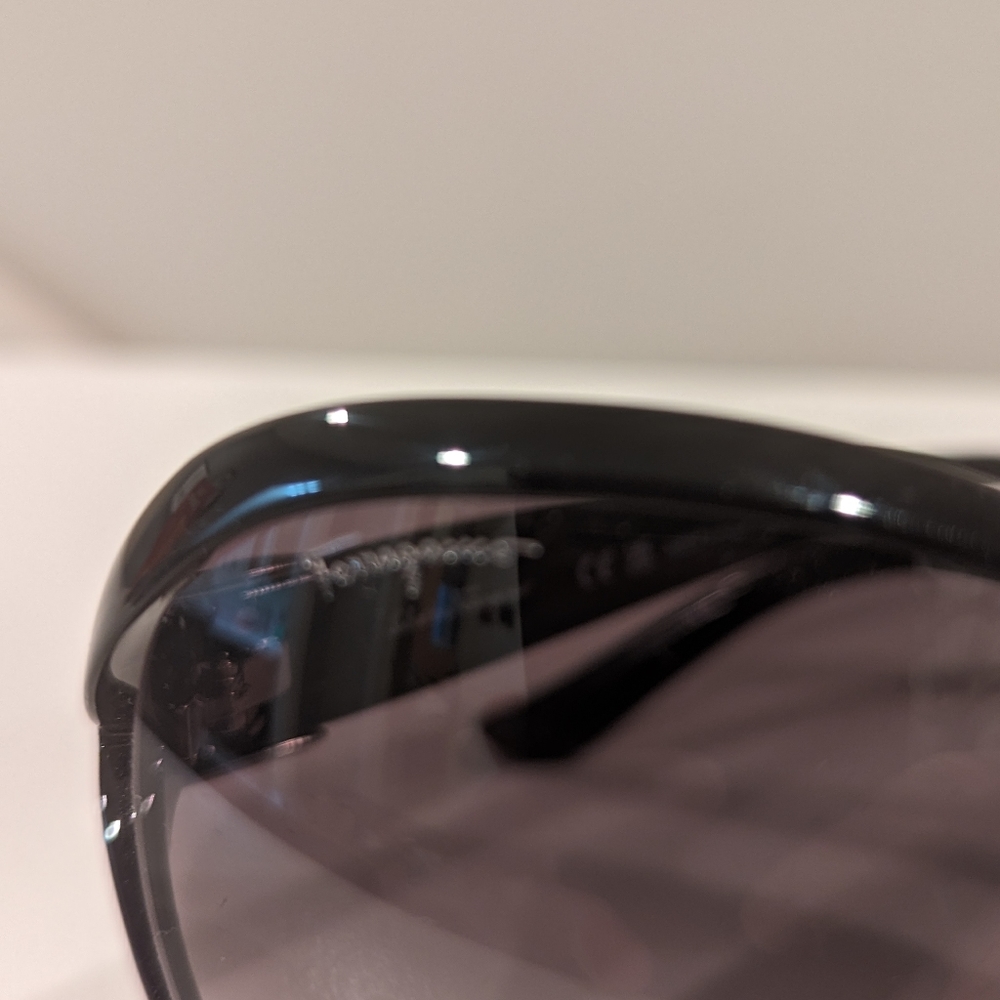 🕶️ Salvatore Ferragamo Sunglass - Picture 5 of 7